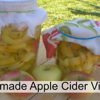 Apple Cider Vinegar has wonderful health benefits, as well as many beauty uses. Learn to make your own easily~The Homesteading Hippy