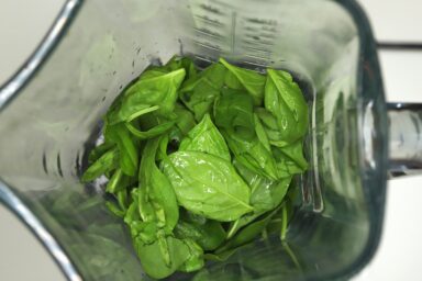 spinach leaves in blender