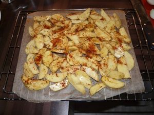 potato wedges in tray