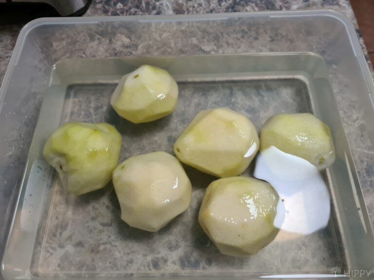 pears in container with water and lemon juice