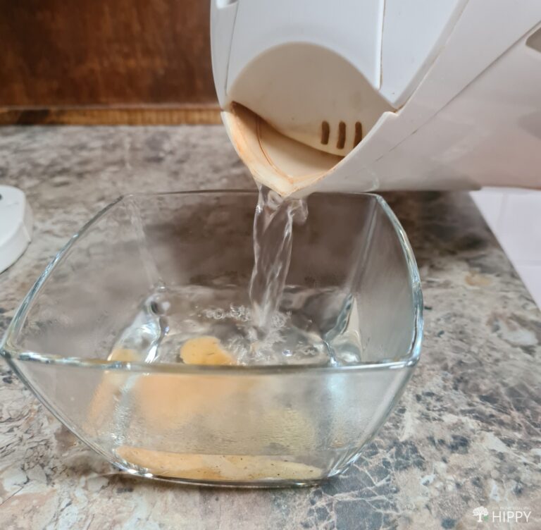 adding boiling water from the kettle to the dehydrated pears
