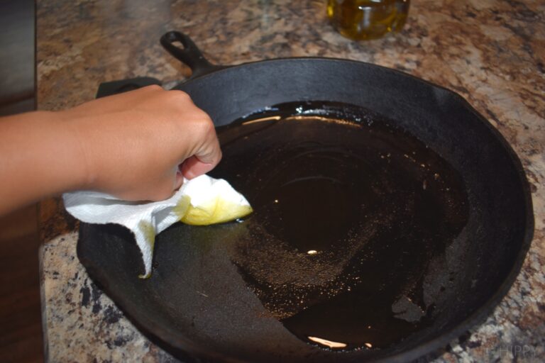 wipe oil from cast iron pan