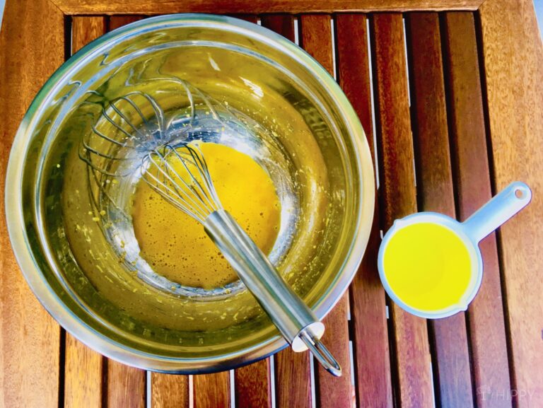 adding oil to mayonnaise