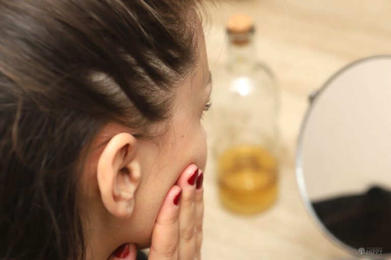 washing face with ACV